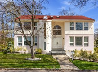 53 Ruxton Rd, Great Neck, NY 11023