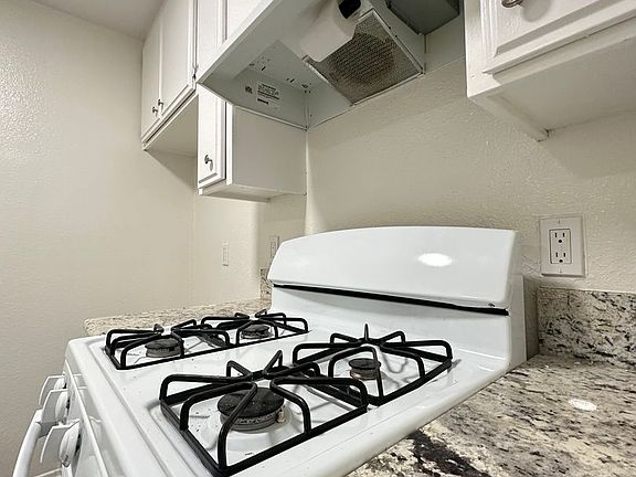 5th image of 1615 Yosemite Dr #208