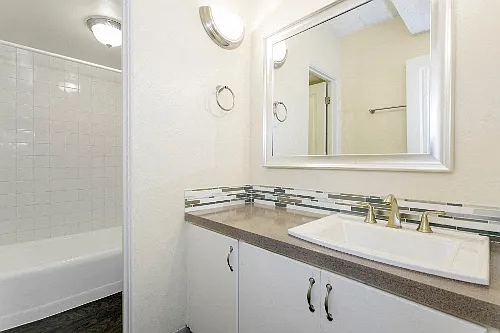 833 Dexter — Photo 26