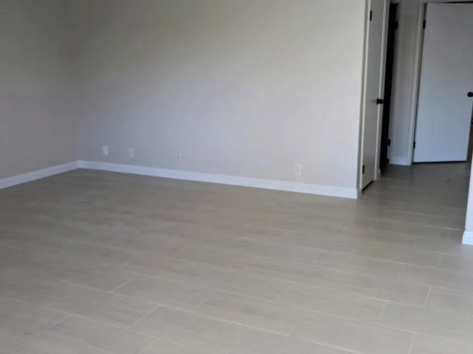 435 Mesa Blvd #202