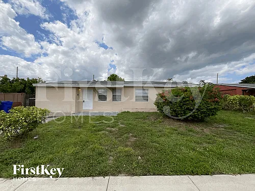 4951 SW 16th St Photo 1
