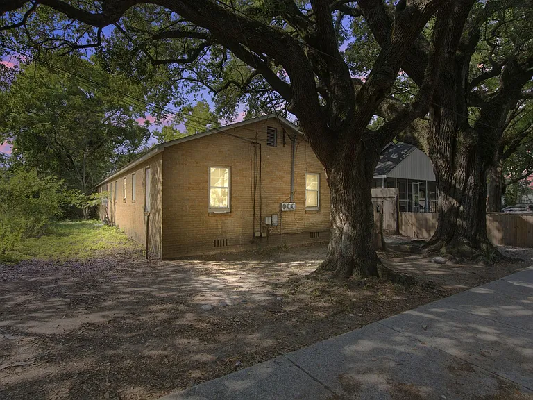 1824 Grayson St — Photo 14