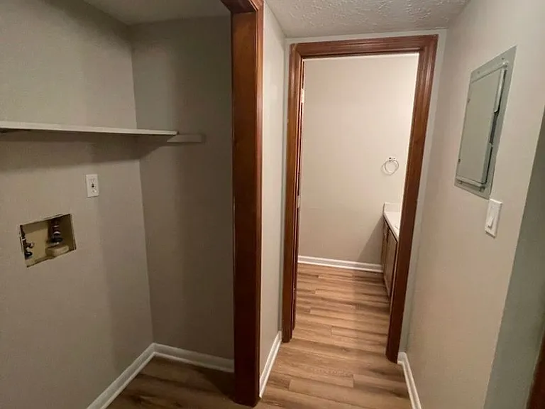 Pecan Manor Apartments — Photo 34
