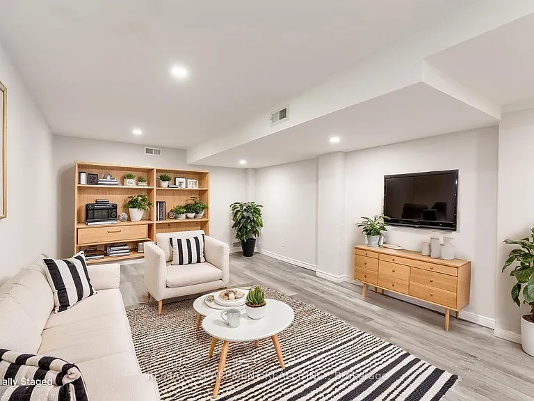 927 Teal Dr #2 — Photo 1