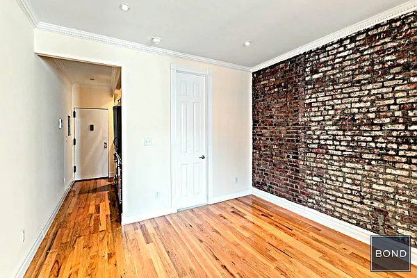 Rented by Bond New York | media 33