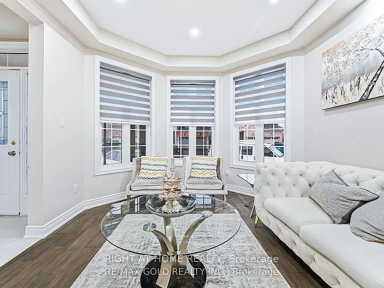 29 Laurentide Cres #UPPER — Photo 3