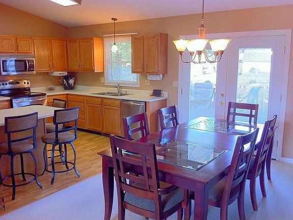3rd image of 2204 N Marlborough Dr