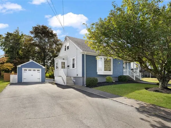111 Durfee Rd, Tiverton, RI 02878