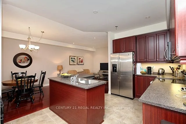 16 Thatcher Cres — Photo 4