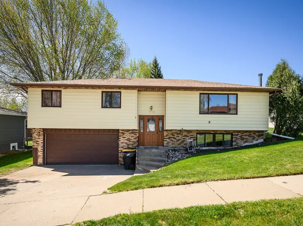1709 Kennedy Ave, Bismarck, ND 58501