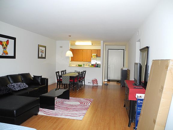 3rd image of 625 S Berendo St APT 204