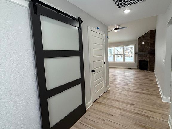 2nd image of 4550 Vineyard Rd