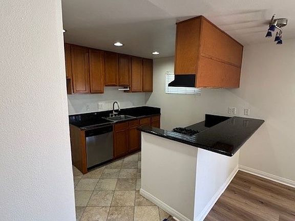 3rd image of 733 Lake St APT 6