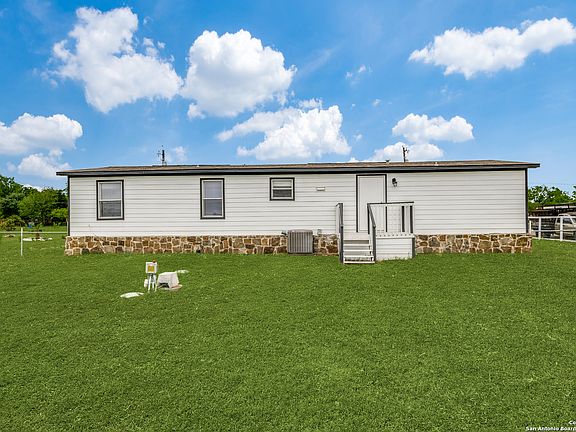 3rd image of 592 Altwein Ln