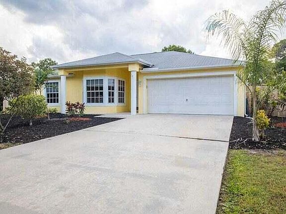 3rd image of 1508 SE Crowberry Dr