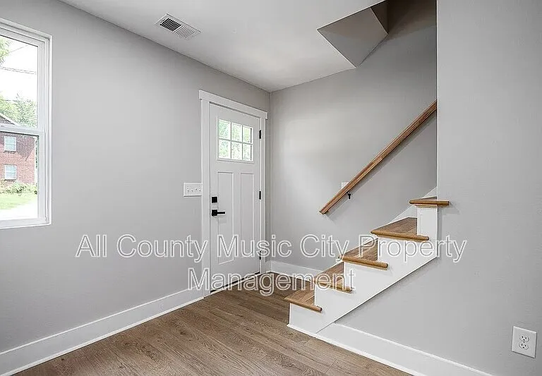 1907 S Lyle Ln — Photo 8
