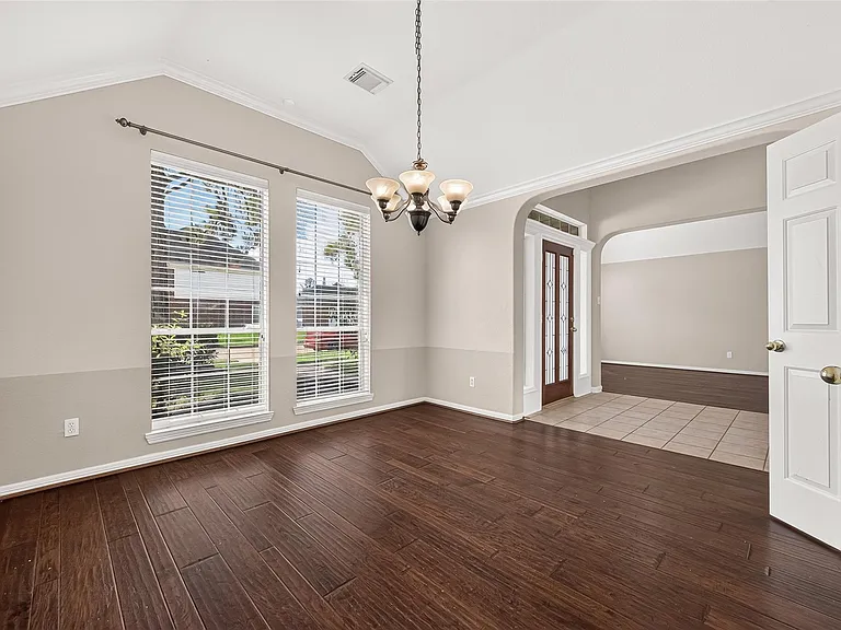 2726 Martinec Dr — Photo 5