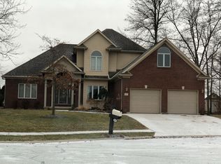 211 Peridot Dr, Anna, OH 45302
