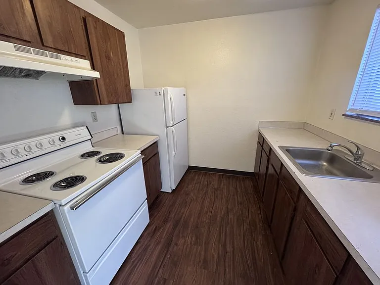 550 S 28th St — Photo 5