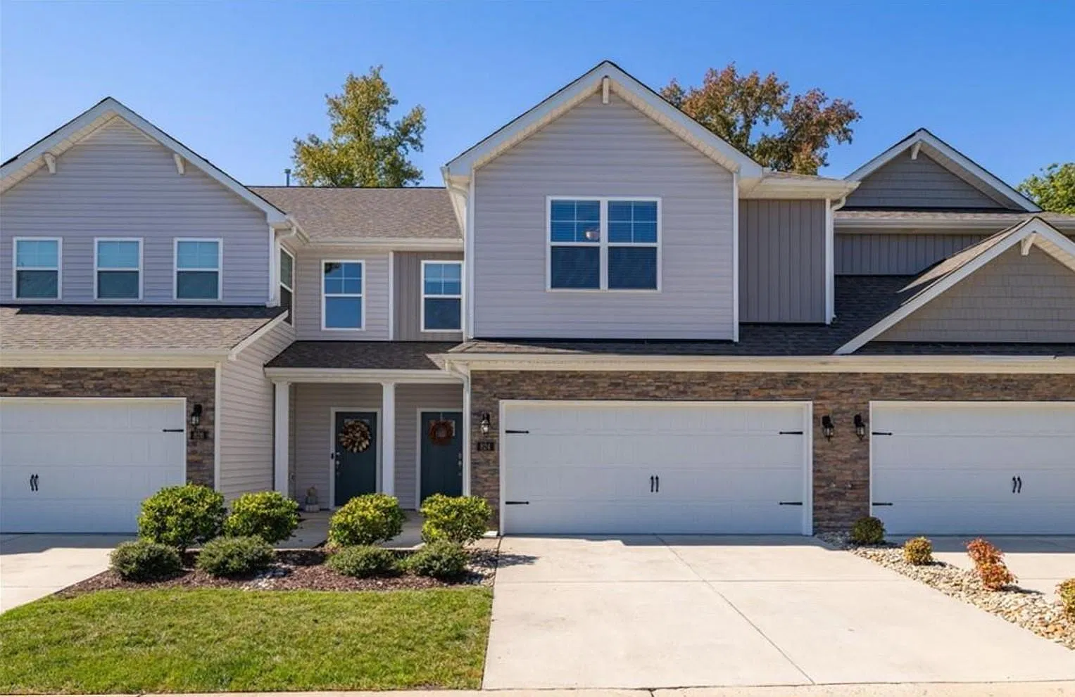 4 bed, 3.0 bath, 2450 sqft, $2,250 — Photo 1