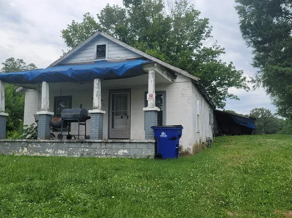 205 West St, Gleason, TN 38229