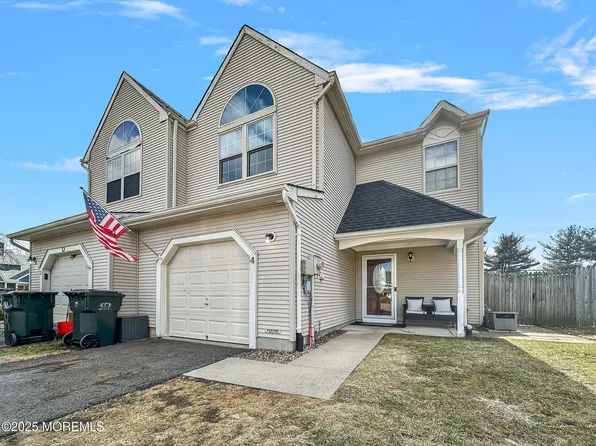 4 Ravenwood Court, Freehold, NJ 07728