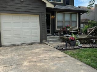 3638 SW Eveningside Dr, Topeka, KS 66614