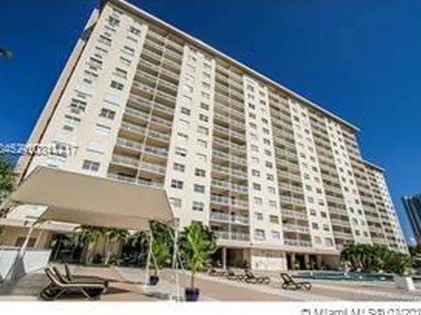 400 Kings Point Dr, Sunny Isles Beach, FL