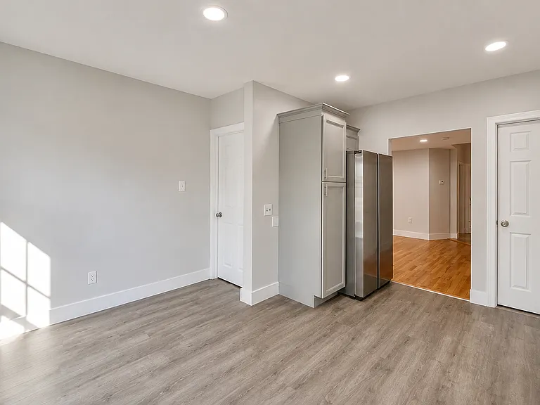 31 Adrian St — Photo 18