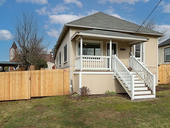 3rd image of 25712 Lawson St