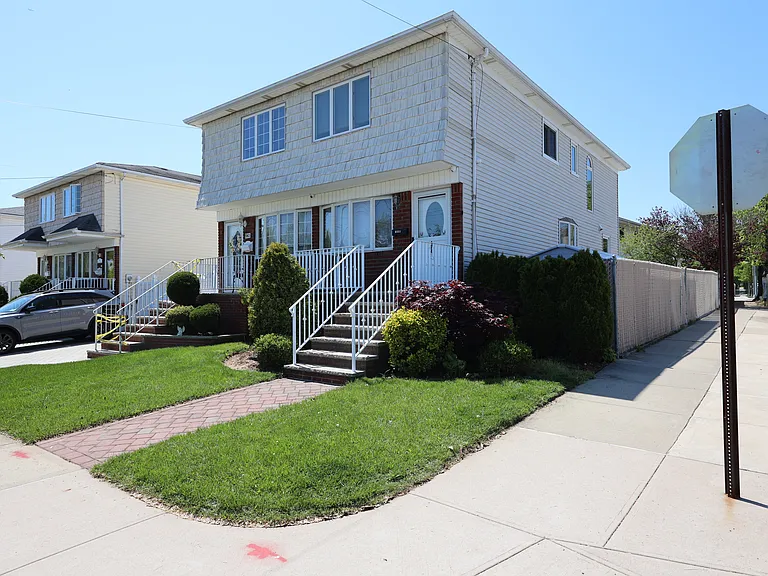 178 Spratt Ave — Photo 1
