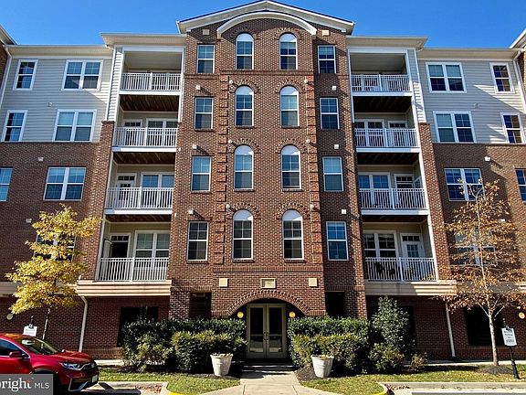 5th image of 3160 John Glenn St #202