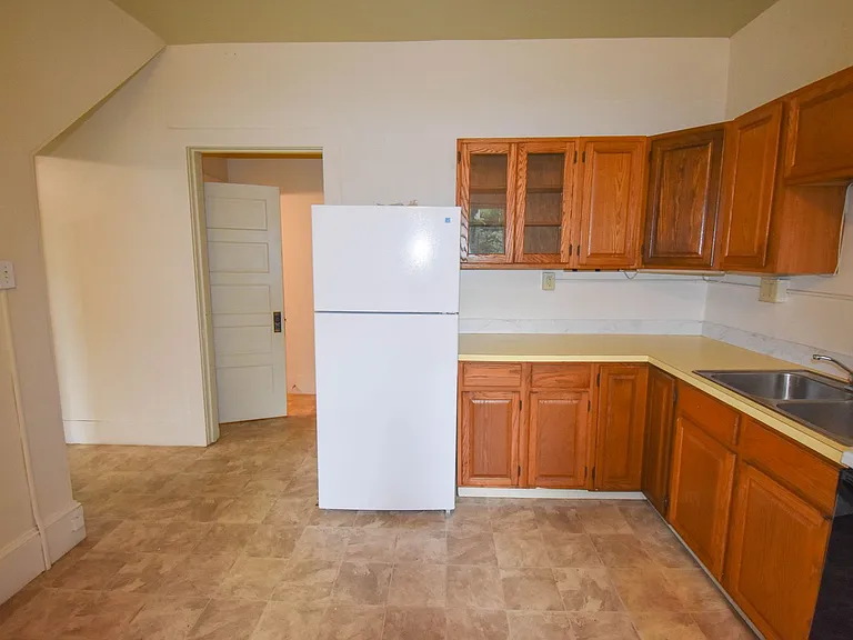 155 N Fairview St — Photo 14
