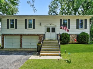 913 W Main St, Cary, IL 60013