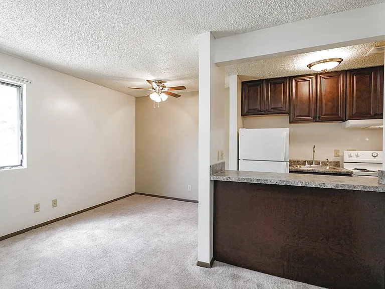 1327 D St #6 — Photo 1