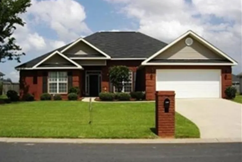 4 bed, 1796 sqft, $2,095 — Photo 2