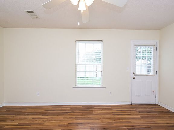 5th image of 52 Middleton Ct