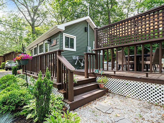 2nd image of 356 Oakleigh Avenue #16