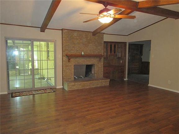 3rd image of 1201 Hanna Cir