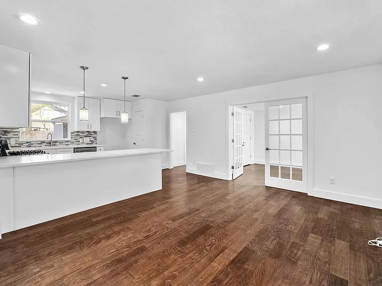 6414 Kenilworth Dr — Photo 5