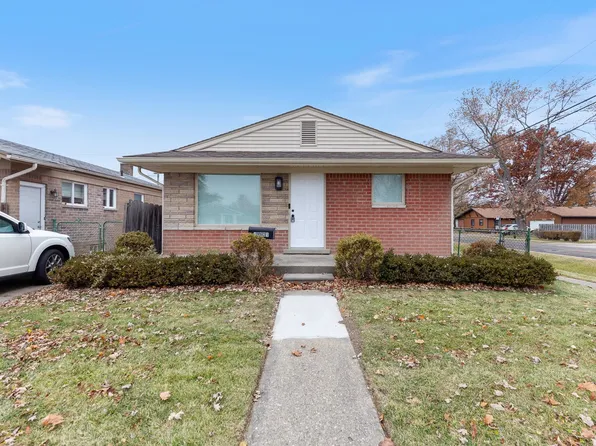 19631 Williamson St, Clinton Township, MI 48035