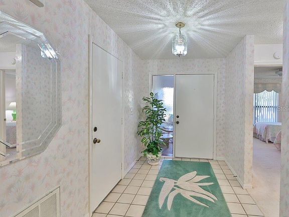 4th image of 2506 Langtree Ct