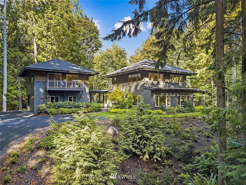 The Overlook property has a 3 bedroom main home with an approved accessory dwelling unit (1 bedroom 1 bath) built over the 2 car garage.  Parking is a coveted feature on Bainbridge, and this parcel can accommodate up to 12 cars on the site which is ideal for festive holiday celebrations!