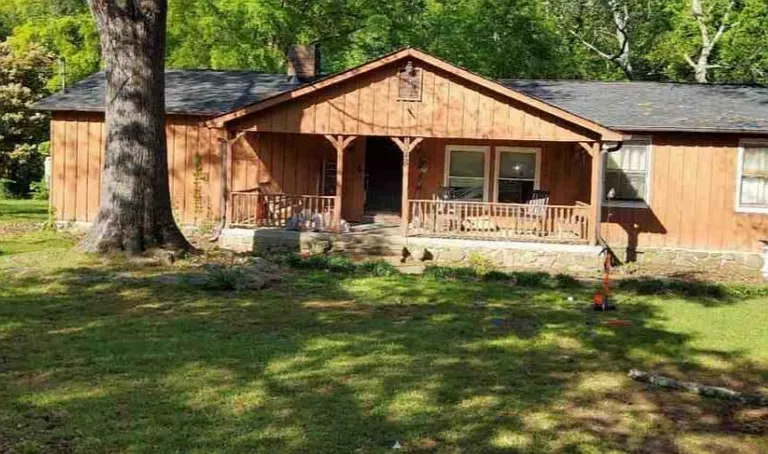 1048 Cavender Rd SE — Photo 1