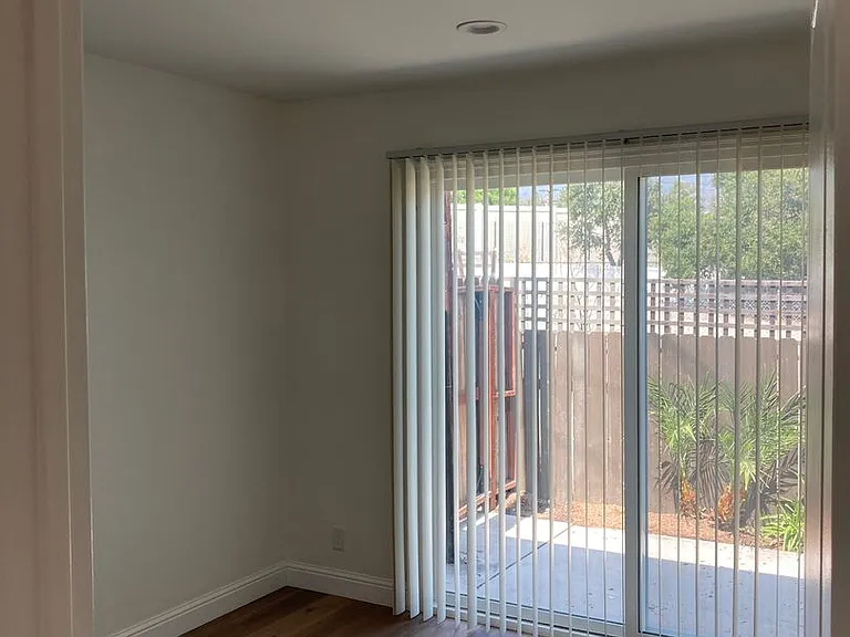 1424 Encino Ave — Photo 13