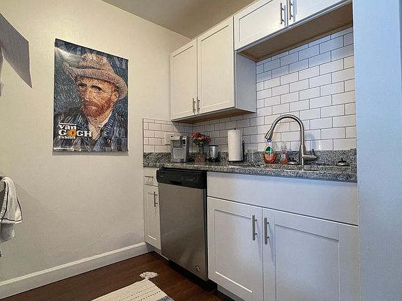 2nd image of 2204 Lexington Ave N #1