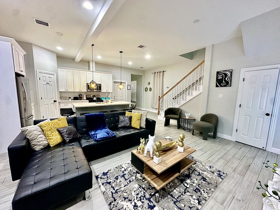 Main Living Area
An open-concept sitting area