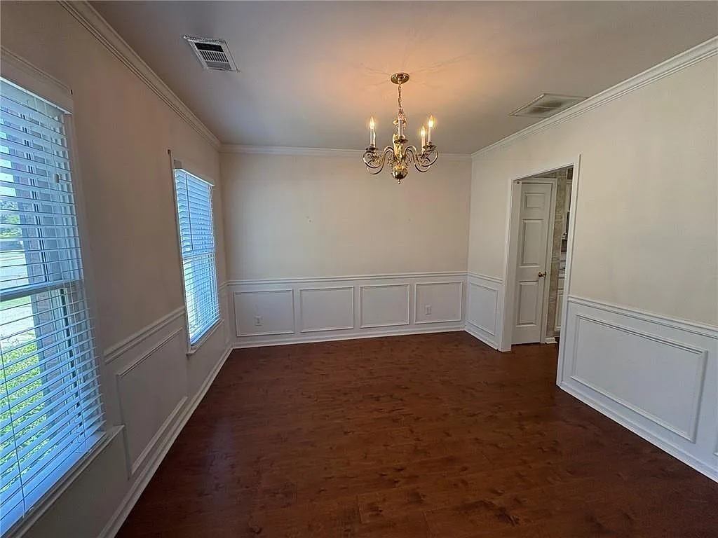 4 bed, 2.5 bath, 2344 sqft, $2,500 — Photo 4