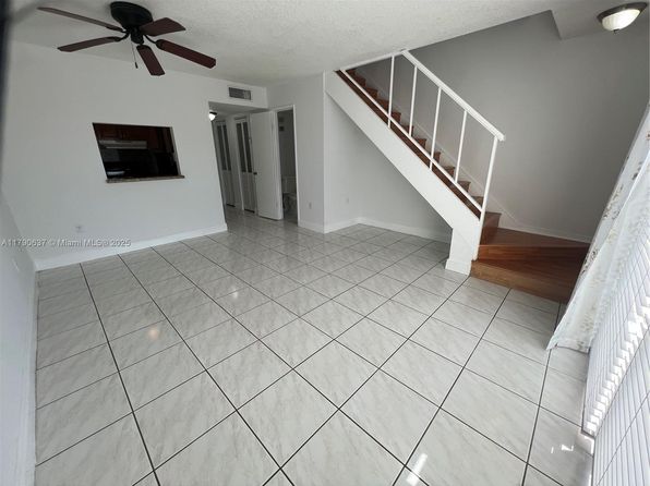 5731 NW 37th St APT 305