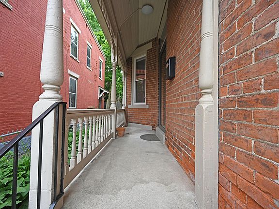 4th image of 211 E 18th St